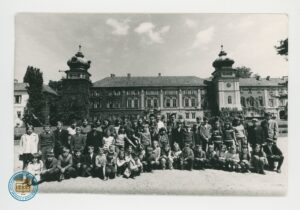 Franciszek Myśliwiec z uczniami na wycieczce