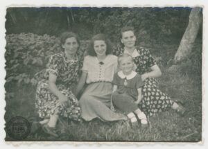 Melania z Pelechaczów Ferenc z koleżankami