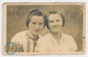 Stefania Zimowska z koleżanką