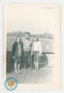 Anna i Michał Kapeluchowie z Anną Hałuszczak z Bodyków