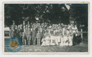 Przed kaplicą w Odernem