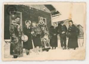 Rodzina Rzeszutów po zabawie śnieżkami