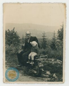 Szymon Pyrcz z wnuczka Martą