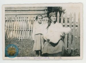 Maria Okarma z dziećmi: Janeczką i Janem