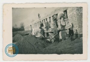 Budowa spółdzielczej obory