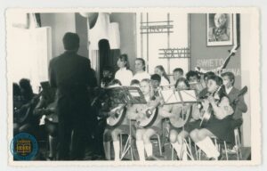 Jan Okarma jako dyrygent i kierownik orkiestry