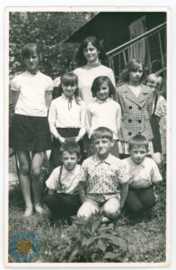 Barbara Chrypliwy z uczniami