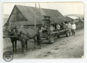 Rodzina Bołdysiów na wozie
