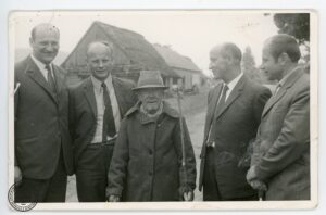 Jerzy Młynarek w towarzystwie mężczyzn