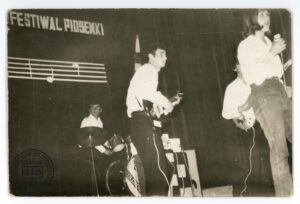 Zespół Kolorowe Gitary na Pierwszym Festiwalu Piosenki w Łużnej