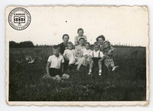 Mieszkańcy Smerekowca na łące