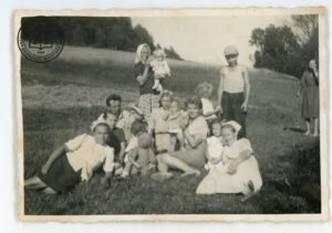 Fotografia zbiorowa rodziny Cyconiów i Surmów