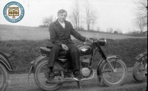 Stanisław Suchowacki przy motorze