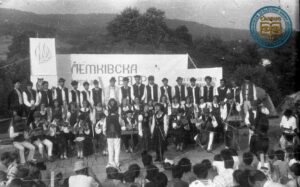 Łemkowska watra w Bartnym 1987 r. - śpiewające kobiety